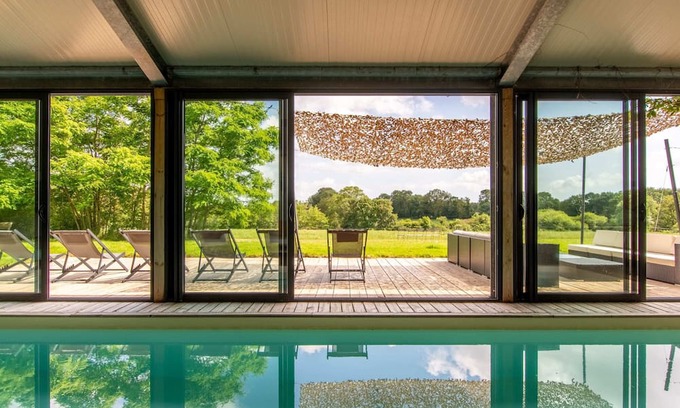 Grosbreuil Casa | Maison de Campagne Avec Piscine Intérieure
