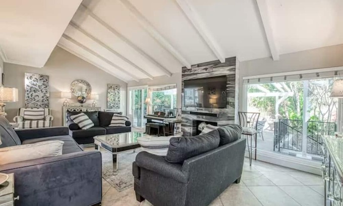 Mission Viejo Casa | 4Br/3Ba Gem in So. Orange County! Enjoy Lake & Pool Access. Your perfect retreat