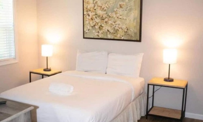 Cedar Crest Apartamento | Luxe1BR w/ Private Patio - Near Dallas Zoo & Bishop Arts