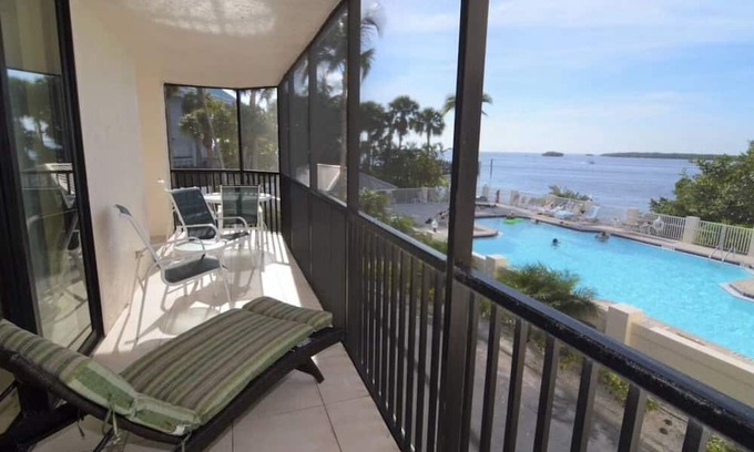 Punta Rassa Condominio | BVT #131: Beachfront 3Bed 3Bath Condo at Sanibel Harbour