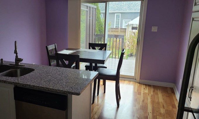 Orleans Village - Chateauneuf Casa | Beautiful spacious house in Ottawa