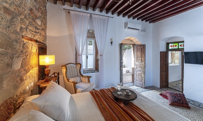 Lindos Cabina | Boho style luxury lodge with private courtyard in the heart of Lindos.