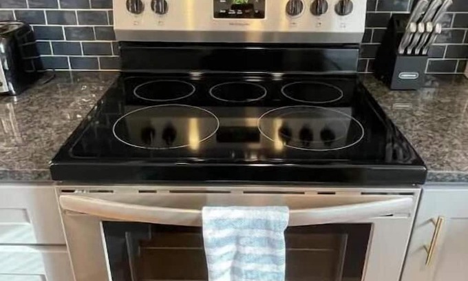 Manchester Apartamento | Unit 6: Newly Renovated 2nd Floor Studio