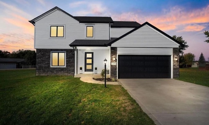 Enchanted Hills Casa | Like new 4 bedroom 2.5 bath home with boat slip on Lake Wawasee, IN. Sleeps 11+