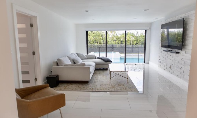 Hialeah Casa | Zen Gem Home