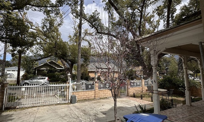 North Central Casa | Cozy and quaint home in Pasadena!