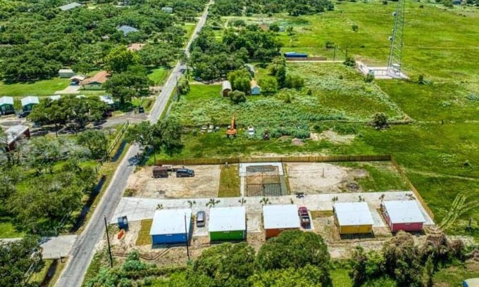 Aransas Pass Cabina | Escape to our cozy 2 bedroom cabin in Aransas Pass, perfect for up to 6
