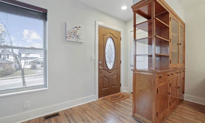 Dayton Casa | Terrific 3-bedroom house in Dayton with WiFi, AC