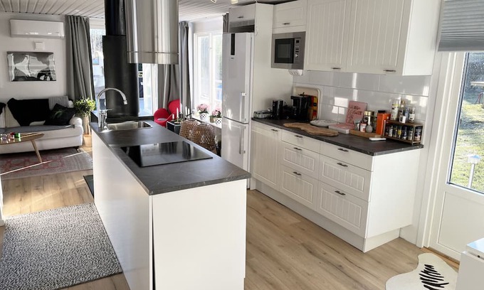 Bjorkoby Casa | Nice cottage located by the lake Nömmen in Björköby | SE07056
