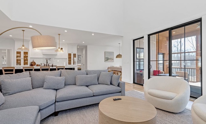 Poughkeepsie Casa | Spacious New 5-bedroom holiday house in lovely Hudson Valley