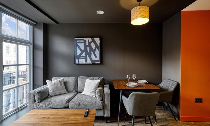 Southport Apartamento | Renaissance 7: 1 BR in Southport's Premier Block