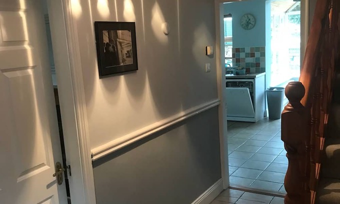 Baltimore Casa | Comfortable Baltimore home modern amenities perfect for families.