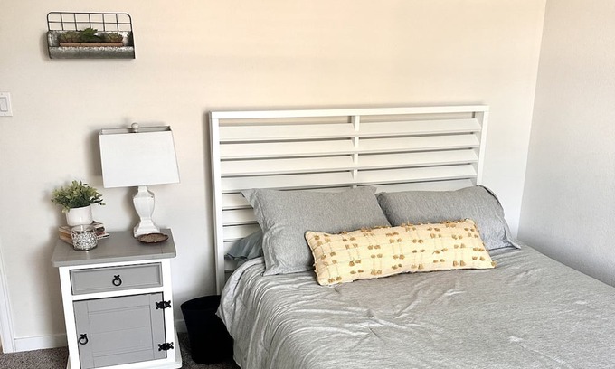 Georgetown Casa | Lovely, clean, quiet in Round Rock with WiFi, private entry, peaceful backyard