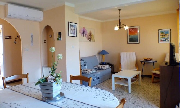 Six-Fours-les-Plages Apartamento | Spacious family nest, a stone's throw from the sea