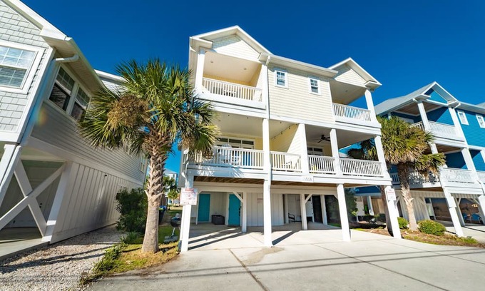 Wilmington Beach Casa | Spacious 6-bedroom ocean view home, 1 minute walk to beach!