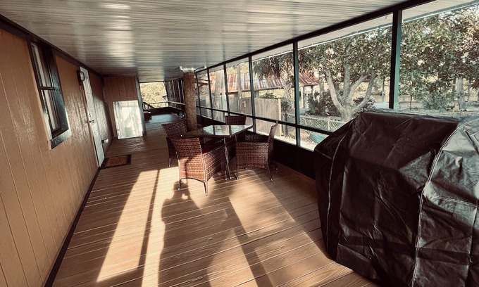 Cedar Key Cabaña | Charming waterfront home on Goose Cove .