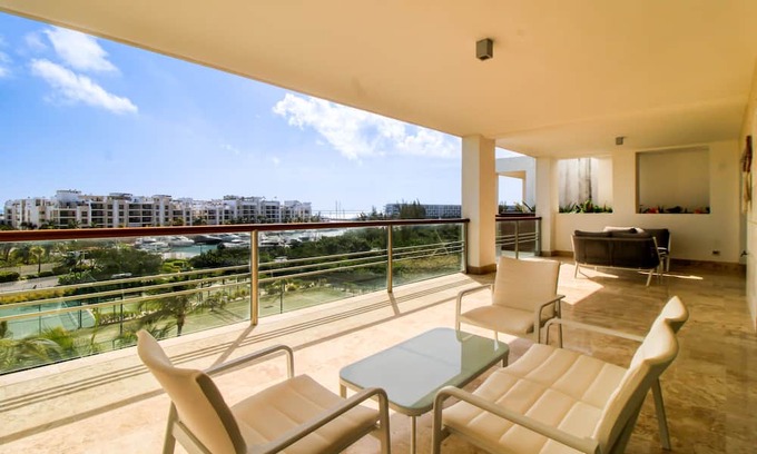Playa Mujeres Apartamento | 4th-floor resort apt with outdoor pools, pool spas, tennis, gym, & balcony