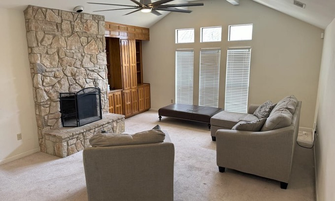 Southwest Arlington Casa | Pineapple Paradise