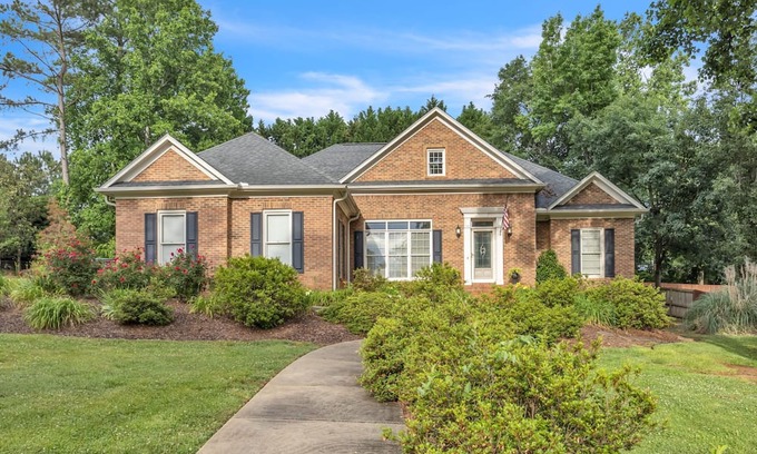Inman Casa | Serene 3BR by Lake Bowen, Pool & Game Room