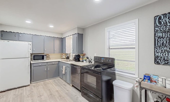 McKinney Casa | Dog-friendly home near downtown with patio, streaming, grill, W/D, fast WiFi, AC