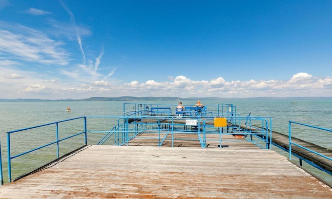 Balatonlelle Villa | Lovely apartment in villa for 5 guests with TV, terrace and parking