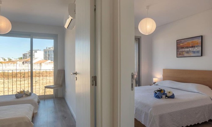 Palhais Apartamento | Beautiful apartment for 4 people with WIFI, A/C, TV and balcony