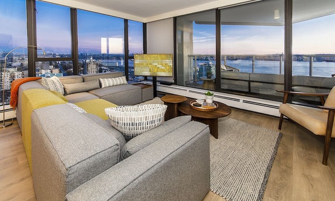Lower Lonsdale Condominio | Lower Lonsdale Luxe - Panoramic Views!