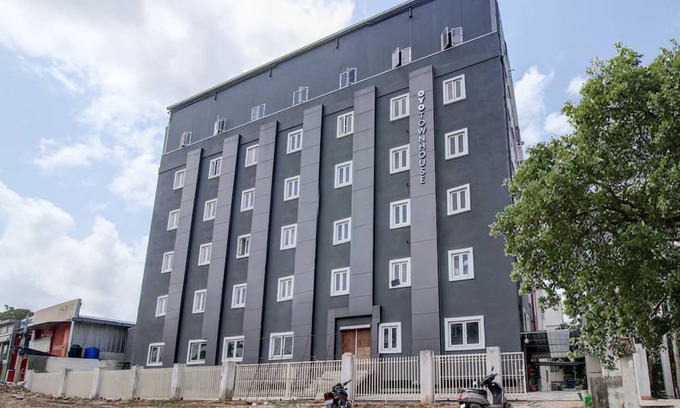 Champapet Casa | Super OYO Townhouse RCC Majestic 397