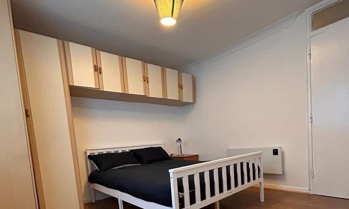 Whalebone Apartamento | Specious 1 Bed flat in east London with Parking and free wifi