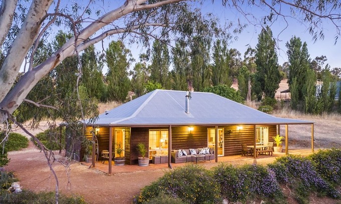 Lower Chittering Cabaña | NEW LISTING: Bendemere Country Retreat - 200 Acres on Picturesque Private Valley