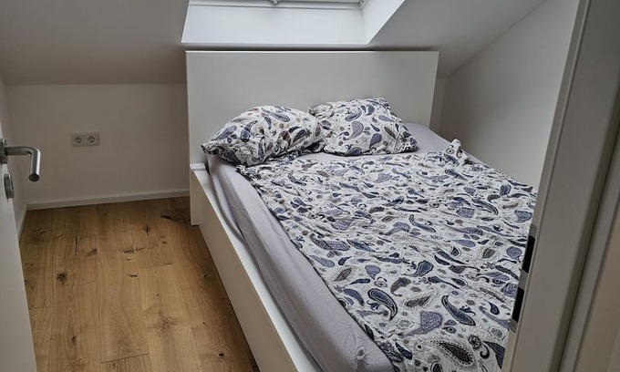 Braunsfeld Apartamento | Zentrale, Ruhig, Helle 55qm Ferienwohnung ab 1 N ~ DG