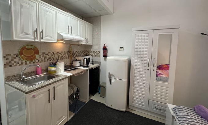 Al Sabkha Apartamento | The Regal Residency Studio, 1 Minute Walking Distance from Gold Souk
