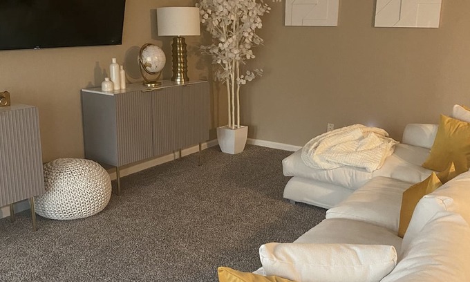Modesto Condominio | Luxury, peaceful space Close to shopping and mall. Dave and buster’s, parks
