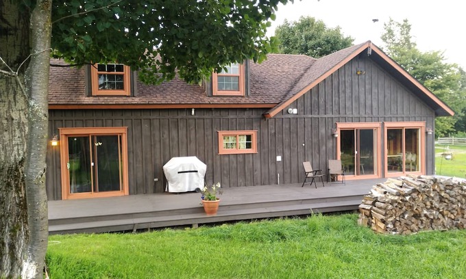 Town of Dickinson Center Casa | Spacious Ranch House Getaway, huge property, sleeps 7, nature hike to river!
