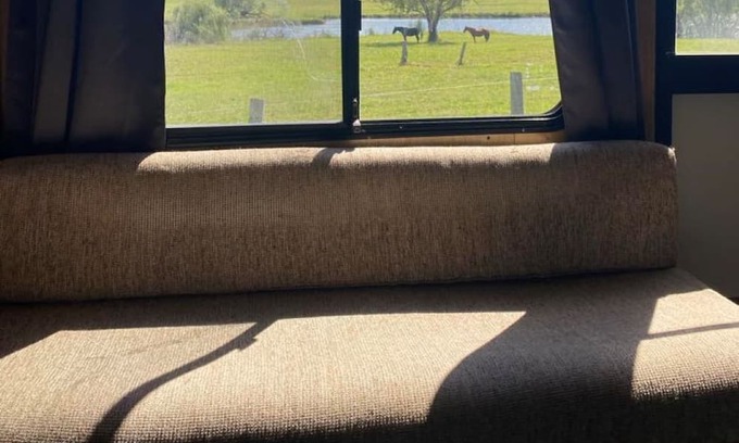 Raworth Casa | Cosy van in private setting with stunning views of the Hunter River.