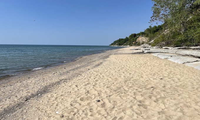 South Haven Cabaña | Lakefront Cottage with Private Beach 10 min from South Haven