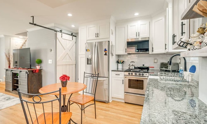 Seminary Hill Casa | Pet-Friendly Alexandria Escape w/ Yard: 8 Mi to DC