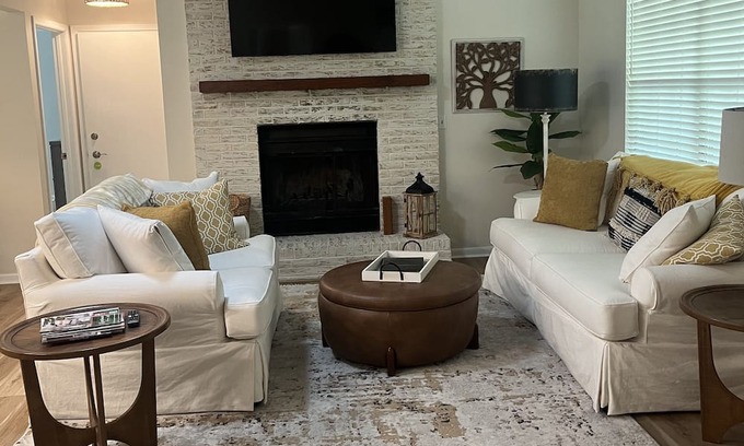Mandarin Casa | Newly Renovated Beautiful Home 2minutes from St.Johns River and Public Parks