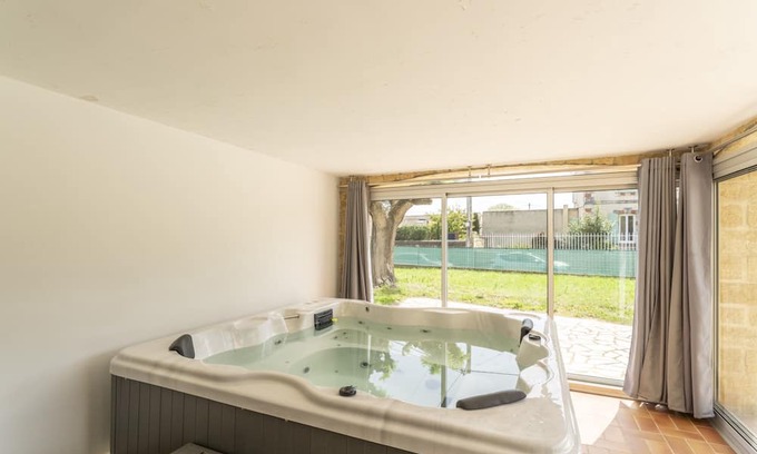 Saint-Laurent-La-Vernede Casa | Holiday Home 'Villa Jasmin' with Private Terrace, Balcony and Wi-Fi