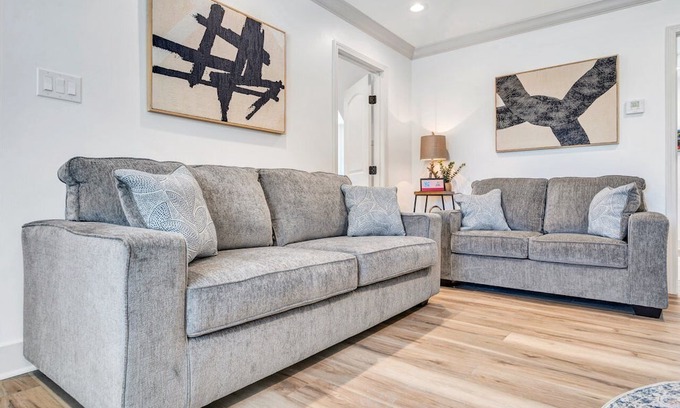 Tulane - Gravier Casa | Modern Comfort in NOLA: 3BR, 2BA Mid-City - Close to Downtown