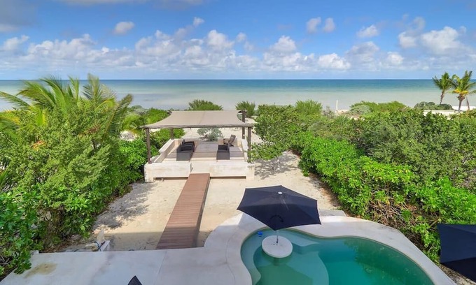 Ixil Casa | Tranquil Beach Escape, Pool, BBQ, Smart TVs