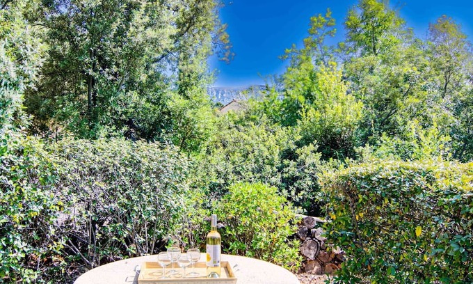 Nans-les-Pins Apartamento | Nice apartment for 6 people with WIFI, pool, TV, terrace and parking