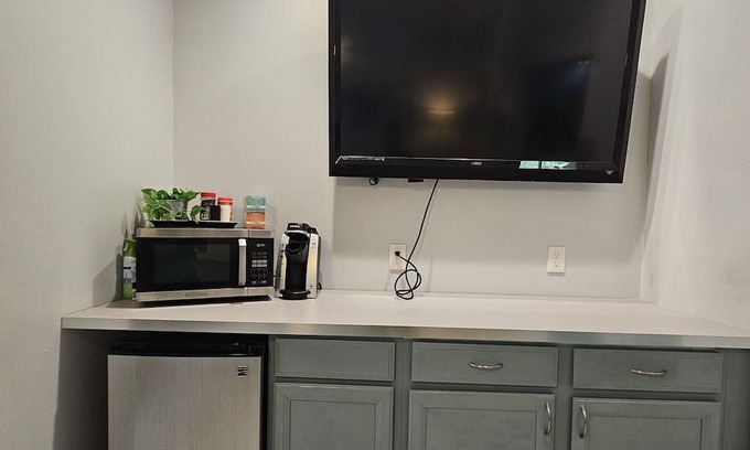 Catalina Casa | 12min/Universal, 5/min to Downtown. Hotel Room Style in a Cozy House in Florida