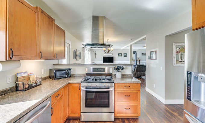 Kalispell Casa | Bigfork Home w/ Fire Pit: Steps to Flathead River!