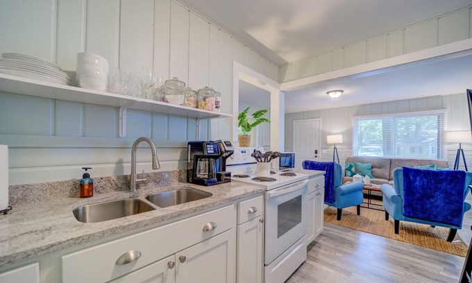 Muskegon Casa | Cottage Retreat Scenic Drive Resort 2