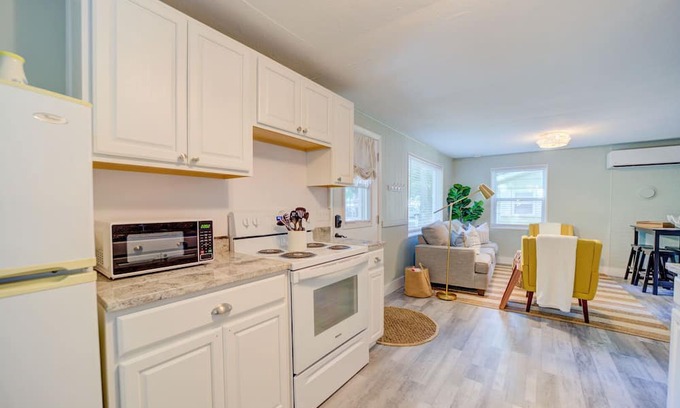 Muskegon Casa | Cottage Retreat Scenic Drive Resort 1