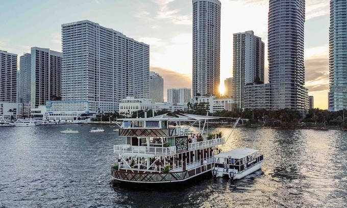 Downtown Miami Alquiler De Eote | Luxury 150 ppl Party Yacht