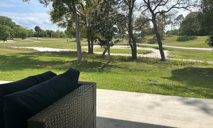 Deltona Lakes Casa | Private Luxury Guest Room w/ Golf Course Access Separate Entrance