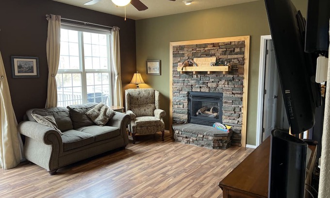 Missoula Casa | Peaceful Home on 1 Acre, where wildlife roams free amidst scenic beauty