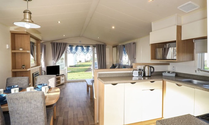 Maryport Cabaña | FLOSH CARAVAN, pet friendly, character holiday cottage in Aspatria